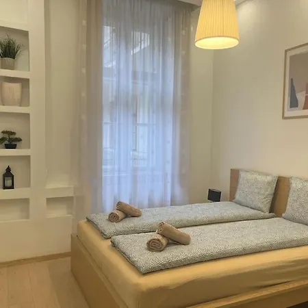 Szechenyi Renovated 2br At Danube River
