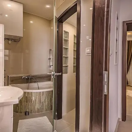 Szechenyi Renovated 2br At Danube River דירה בודפשט